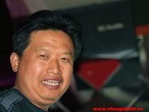 新到手的小痰盂，找個(gè)帥哥試鏡