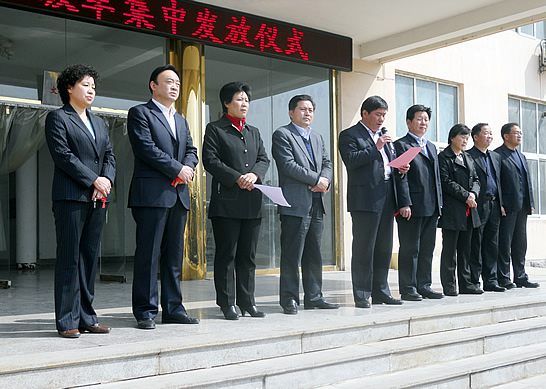 汶上縣壓縮式垃圾運(yùn)輸車輛、清掃保潔車輛發(fā)放儀式在楊店鄉(xiāng)舉行