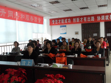 汶上縣婦聯(lián)組織部分中小學(xué)生家長、家庭教育工作者收聽收看“家教大講堂”視頻講座