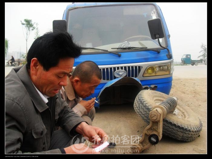 時(shí)風(fēng)農(nóng)用車，名牌； 汶上出事故，咋整？
