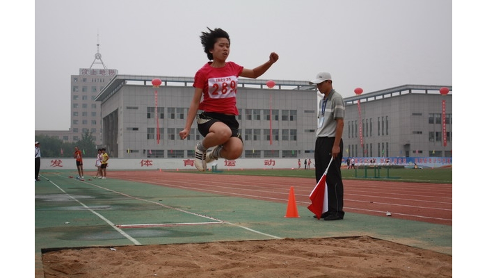 濟寧市第20屆中學(xué)生田徑運動會第一天兩項紀錄被打破