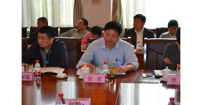 汶上縣委組織部副部長(zhǎng)、人社局局局長(zhǎng)徐青參加農(nóng)保機(jī)構(gòu)座談會(huì)并作典型發(fā)言