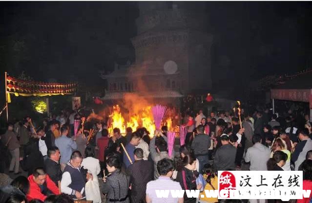 汶上寶相寺佛光神奇顯現(xiàn)，數(shù)萬游客有緣沐浴佛光