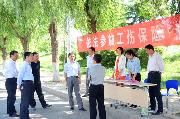 汶上縣人社局開展工傷保險(xiǎn)集中宣傳活動