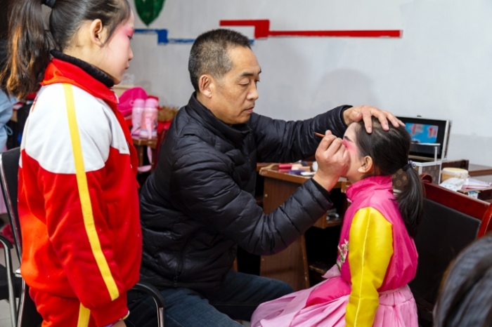 汶上縣梆子劇團走進第四實驗小學進行藝術指導