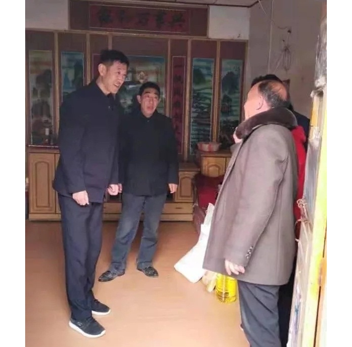 汶上縣人民政府 部門動(dòng)態(tài) 縣統(tǒng)計(jì)局黨組書記、局長(zhǎng)徐保平到白莊村走訪慰問困難群眾